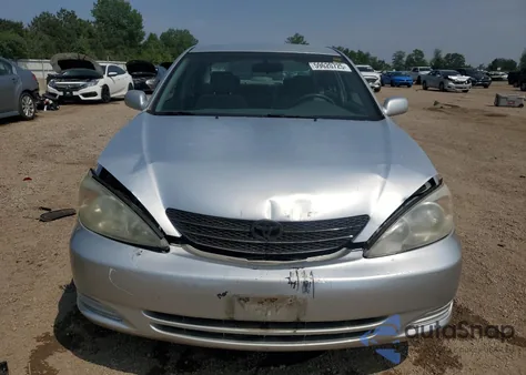 2003 Toyota Camry Le z USA, uszkodzony, nr VIN 4T1BF32KX3U565257